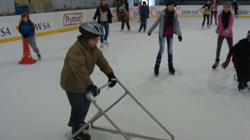 Ferie 2013 w Jastrzębiu-Zdroju: Dzieci w SP 4 na kuligu i lodowisku