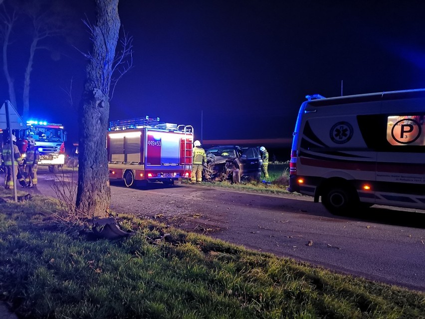 Wypadek na drodze Mełno-Okonin. Są poszkodowani [zdjęcia]