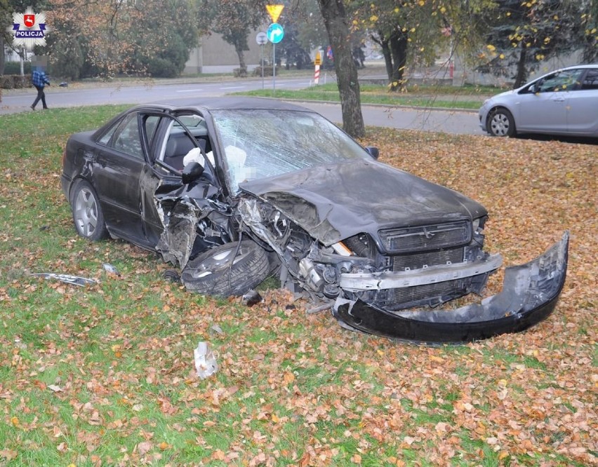 Pijani kierowcy w Zamościu i Niedzieliskach. Jeden wjechał w drzewo i poszedł do domu, drugi szarżował motocyklem po polach