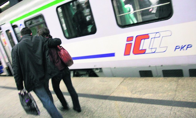 Pociągi Intercity przyjeżdżają do Warszawy z ponadpółgodzinnym opóźnieniem