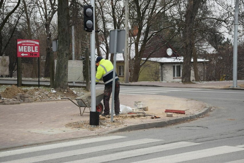 Trwa budowa sygnalizacji świetlnej na skrzyżowaniu ulic Inowłodzkiej, Skłodowskiej i św. Marka