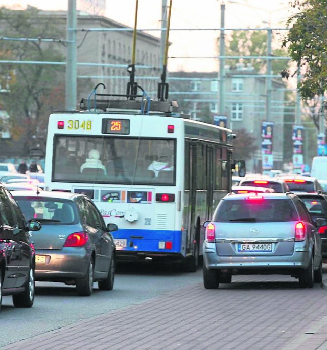 Ulica Morska jest wiecznie zakorkowana. Buspasy mają to zmienić.