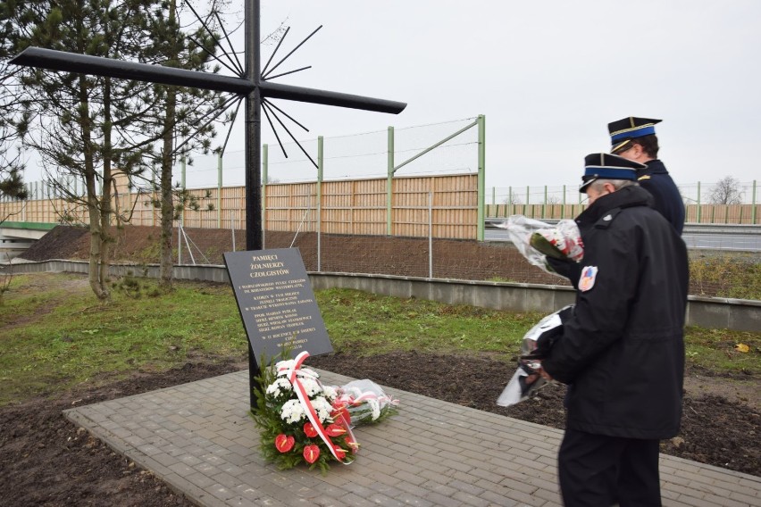 Nowy Dwór Gdański. Samorządowcy uczcili pamięć poległych czołgistów 
