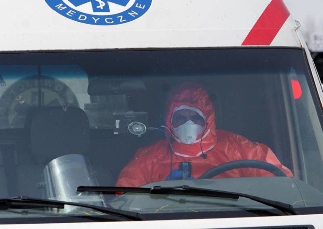 W szpitalu zakaźnym w Toruniu koronawirus zaatakował 8 pracowników. Personel alarmuje: jesteśmy wyczerpani i osamotnieni. "Inni medycy nie chcą nam pomagać, bo boją się zarażenia".

>>>>>>>>>CZYTAJ DALEJ

Tekst: Małgorzata Oberlan