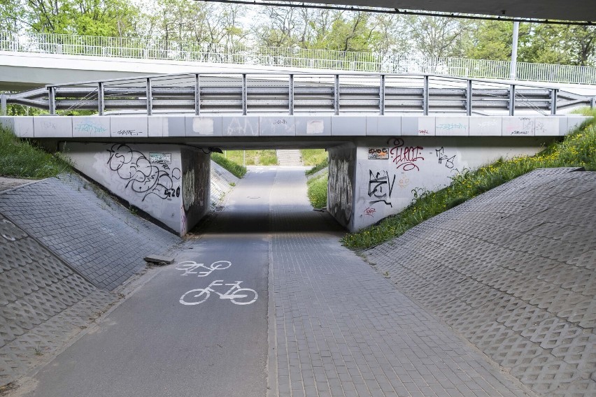 To najdłuższa trasa rowerowa w Warszawie. 40 kilometrów dla fanów kolarstwa. Gdzie się rozpoczyna i kończy?