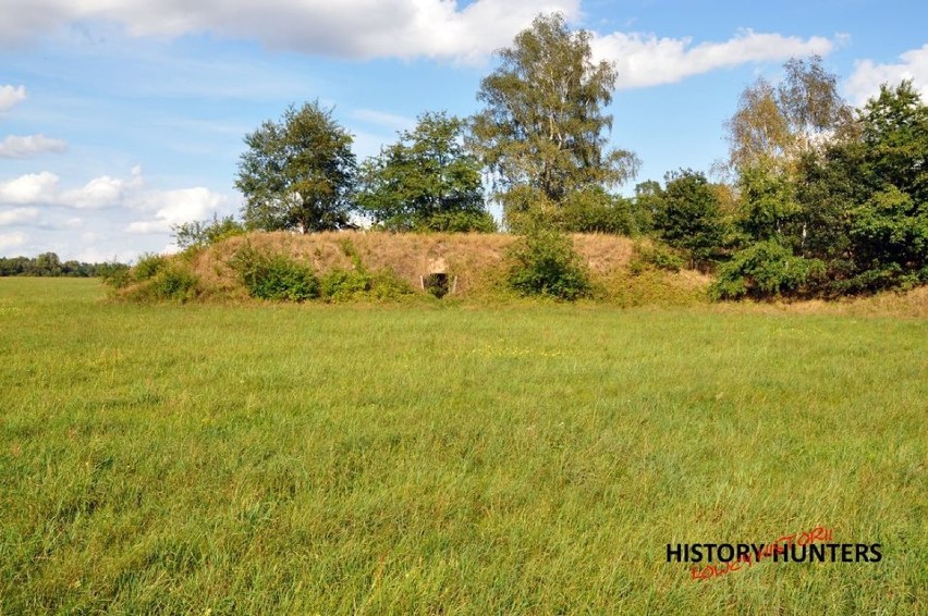 Urbex Oleśnica. Co kryją tajemnicze i opuszczone schrony na terenie lotniska? [17.10.2020]