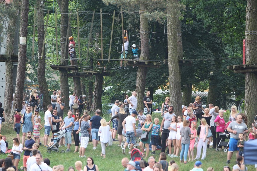 Festiwal Baniek Mydlanych w Parku Słowiańskim w Gorzowie Wlkp. Na imprezę przyszły całe rodziny
