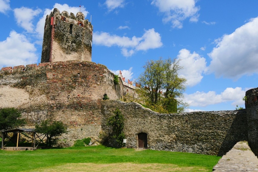 Zamek w Bolkowie słynie z corocznego festiwalu Castle Party,...