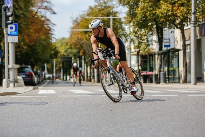 Adam Fajks, radny z Kosakowa został wicemistrzem Polski w triathlonie