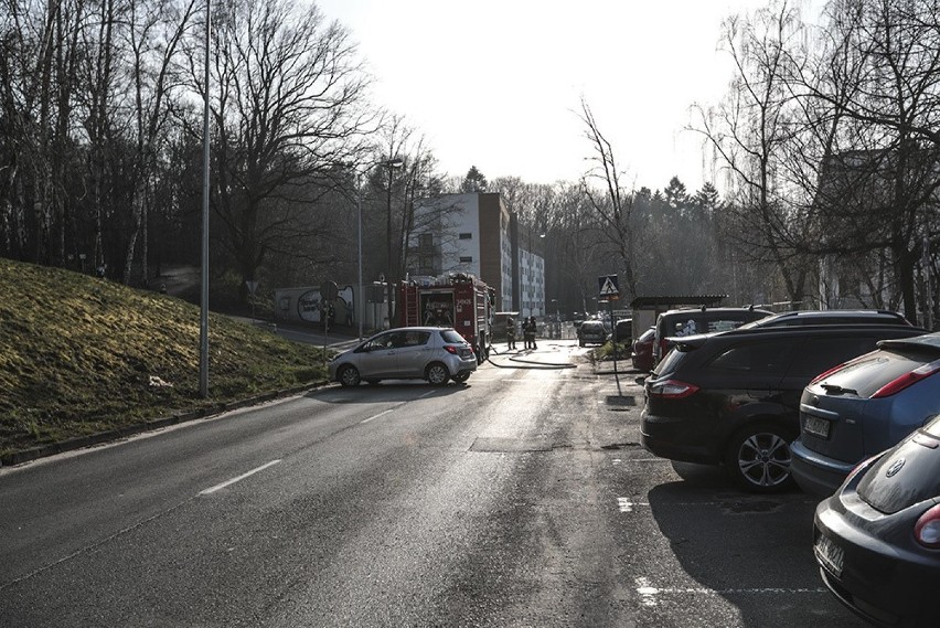 Pożar objął cztery samochody