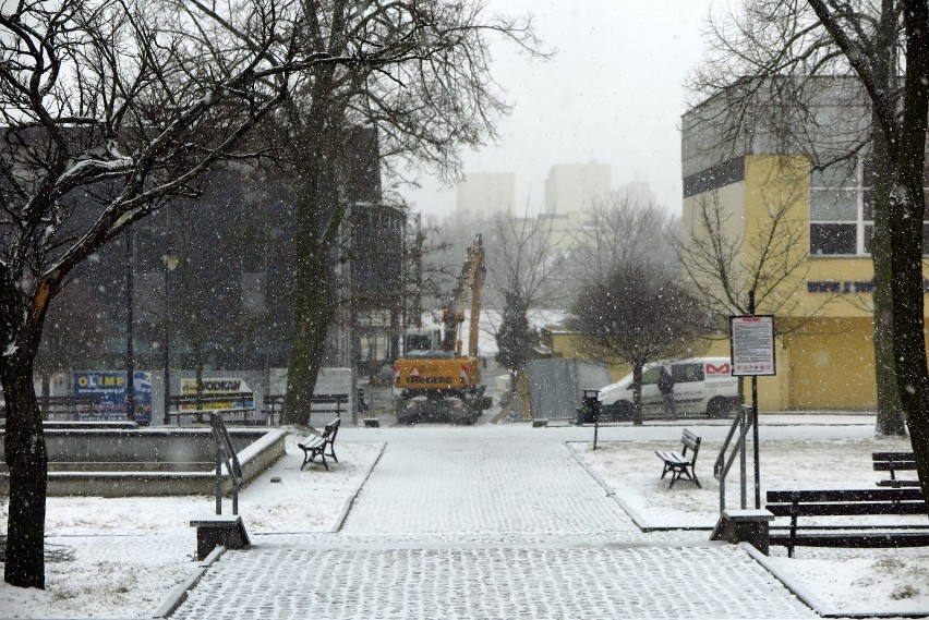 Śnieżyca w Piotrkowie spowodowała utrudnienia w ruchu. Na...
