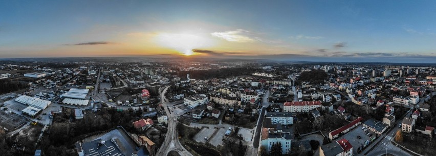 1. Badanie zapotrzebowania na pracowników z wykształceniem...