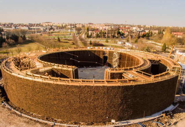 Buska tężnia robi imponujące wrażenie. Zdjęcia z kwietnia.