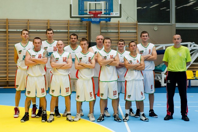 Jutro koszykarze rozegrają mecz wyjazdowy z drużyną z Kielc. - Liczymy na wygraną - mówią żorzanie