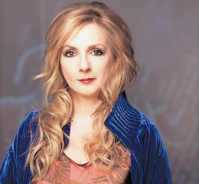 Moya Brennan jest starszą siostrą innej znanej wokalistki, Enyi