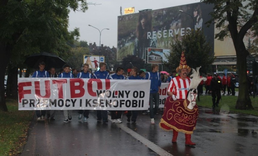 Marsz przeciw stadionowej przemocy i ksennofobii przeszedł przez Kraków