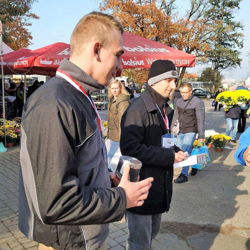 Kibice Odry Opole kwestowali z myślą o Żołnierzach Niezłomnych