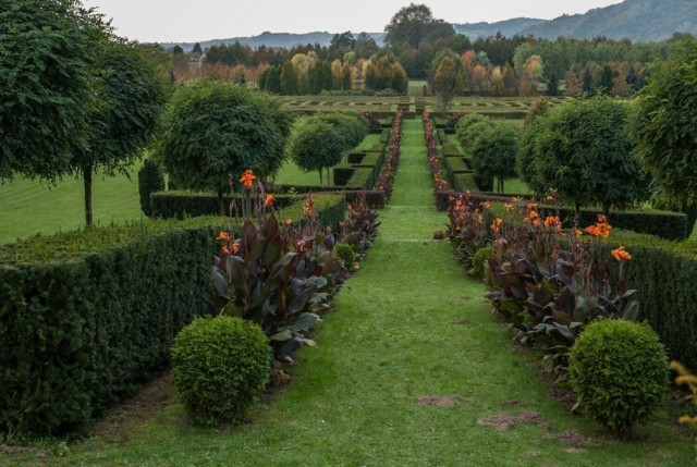 Park i arboretum w Lusławicach udostępnione są do zwiedzania od tego roku. Jesienią miejsce to mieni się paletą barw