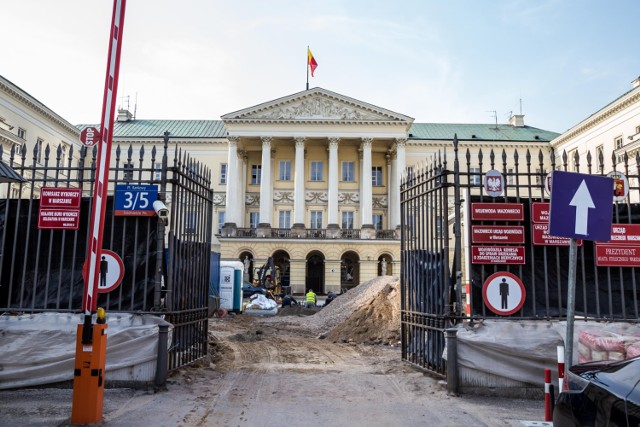 Kto będzie kandydatem PiS na prezydenta Warszawy? Partia Kaczyńskiego ma asa w rękawie?