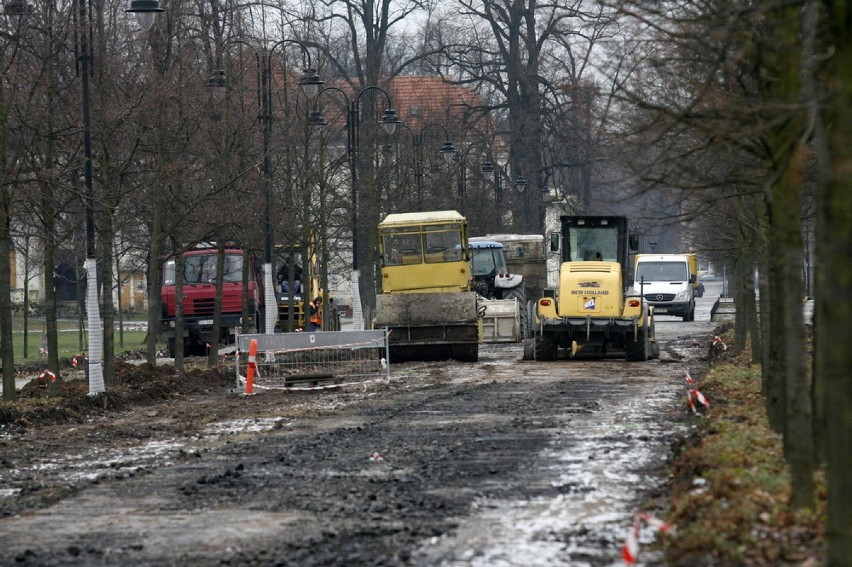 Remont alei w legnickim parku (ZDJĘCIA)