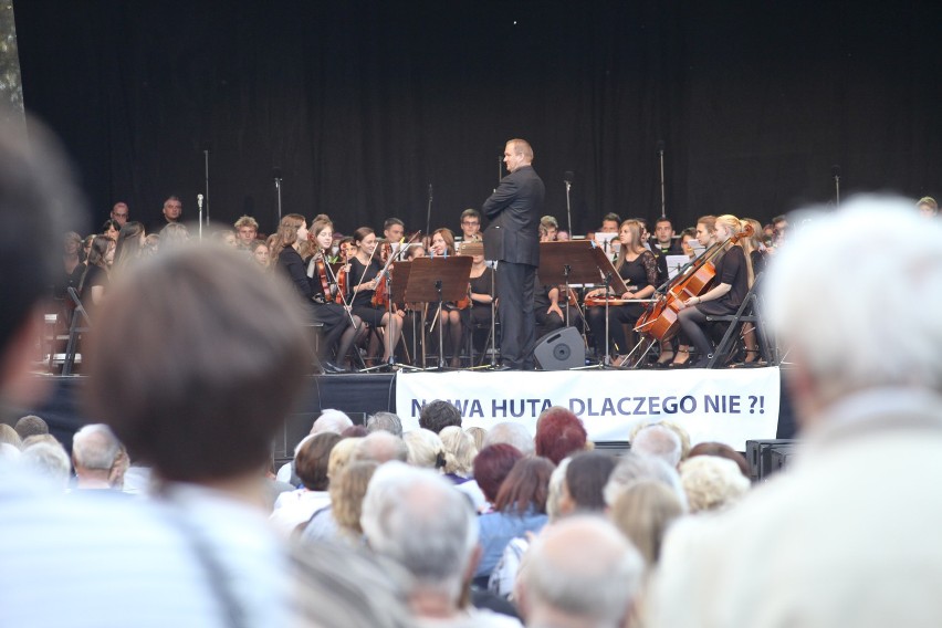 Utwory wykonali Grażyna Brodzińska z Chórem i Orkiestrą...