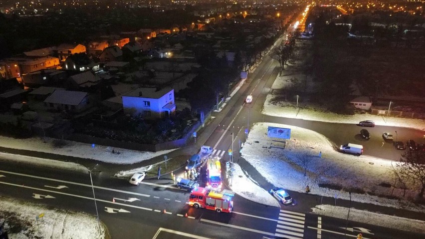 Zderzenie aut na skrzyżowaniu ul. Rgielskiej i obwodnicy 11 listopada w Wągrowcu