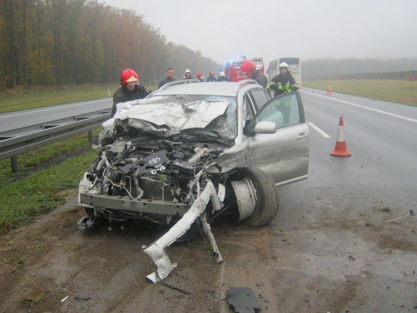 A2 koło Nowego Tomyśla: zderzenie toyoty z volvo [FOTO]