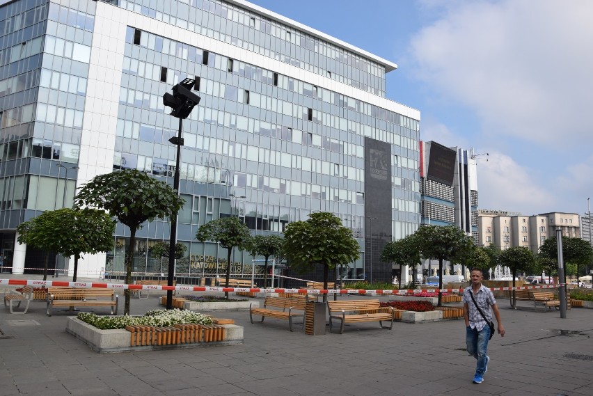 Alarm bombowy w Katowicach! Ewakuacja budynku Urzędu Miasta