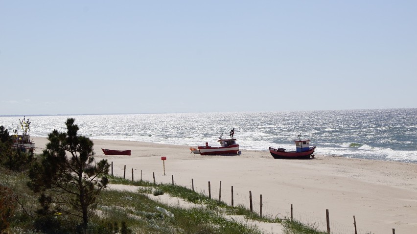 Piaszczysta plaża w Dąbkach. Pomysł na wakacje 2021 [ZDJĘCIA]