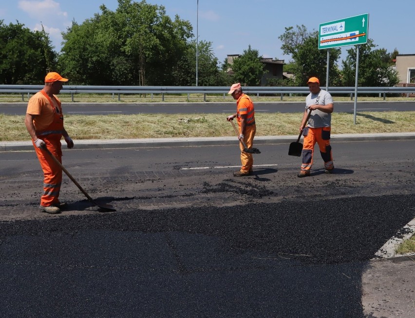 Rozpoczęła się wymiana asfaltu na ulicy Wojska Polskiego w Radomiu. Droga jest zwężona, wprowadzono ograniczenia prędkości