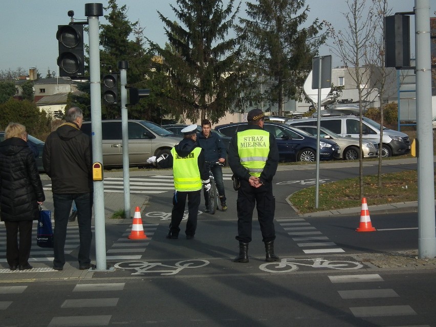 Wszystkich Świętych w Poznaniu: Cmantarz na Junikowie odwiedzają tłumy