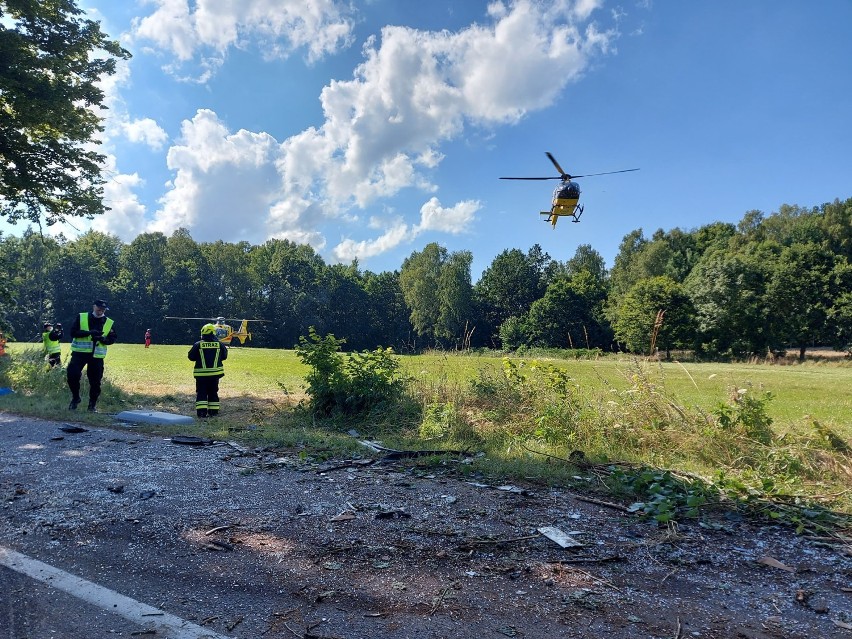 Wypadek w Mierzynie. Autobus zderzył się z osobówką. Są ofiary śmiertelne |ZDJĘCIA Z WYPADKU