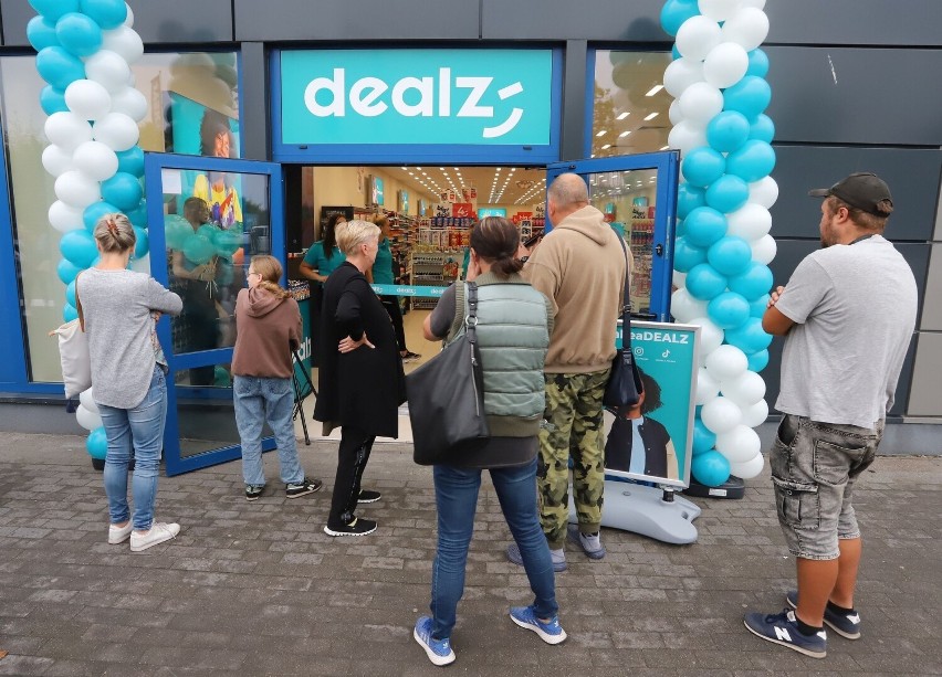 Mnóstwo osób na otwarciu sklepu Dealz na terenie Centrum Handlowego M Park w Radomiu. Zobacz zdjęcia