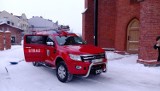 Strażacy z OSP Sierakowice usuwali śnieg z dachu kościoła św. Marcina. Zalegający, może być groźny