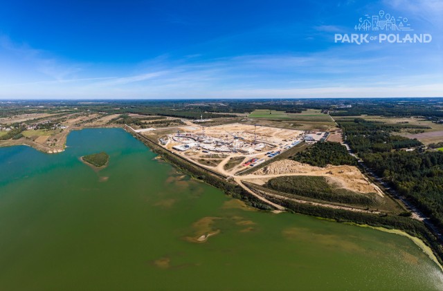 Park of Poland. Rośnie gigantyczny aquapark pod Warszawą. Powstały już niecki basenowe [ZDJĘCIA]