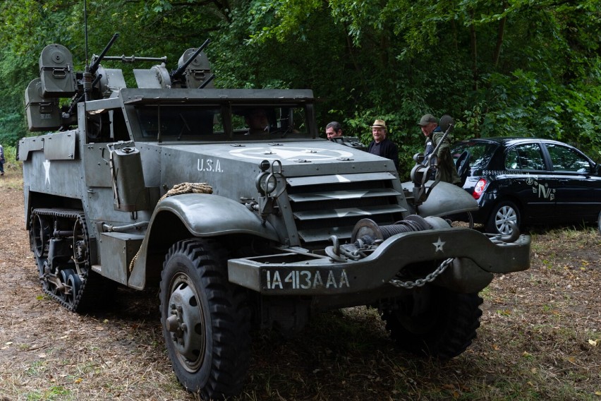 Pojazdy użyczyło na imprezę Muzeum Pojazdów Militarnych w...
