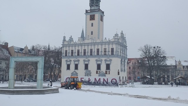 Wystawa znajduje się na rynku wokół Muzeum Ziemi Chełmińskiej