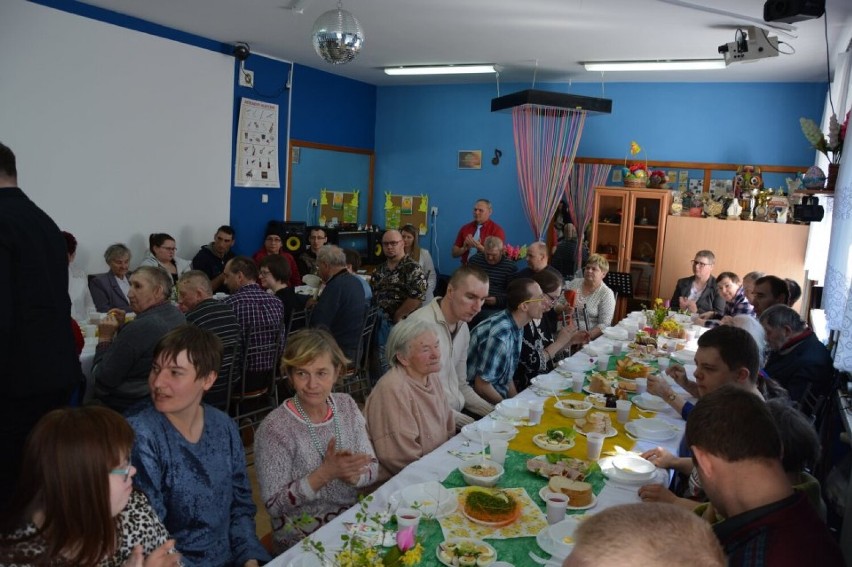 Wielkanocne śniadanie odbyło się w Powiatowym Środowiskowym Domu Samopomocy w Czepowie ZDJĘCIA