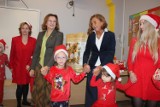Mikołaj odwiedził dzieciaki ze starachowickiego przedszkola Kreatywne Nutki. Wraz z poseł Agatą Wojtyszek rozdawali prezenty. Zobacz zdjęcia