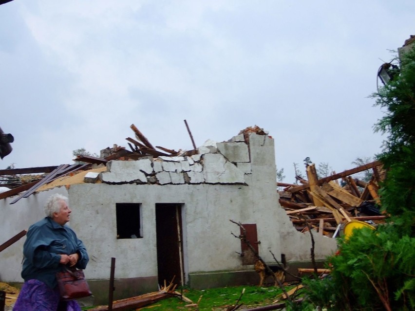 Tornado w Sieroniowicach, Balcarzowicach i Błotnicy Strzeleckiej. Mija 12 lat od tamtych dramatycznych wydarzeń [ZDJĘCIA]