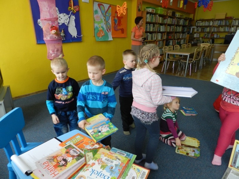 Krotoszyn: przedszkolaki z Wielowsi odwiedziły bibliotekę (ZDJĘCIA)