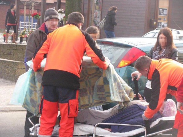 Dziś, po godz. 9:00 na placu 23 Stycznia w Ostrowie Wielkopolskim doszło do potrącenia starszej kobiety. 

ZOBACZ WIĘCEJ: Potrącenie kobiety w Ostrowie [ZDJĘCIA]