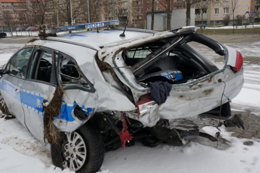 Wypadek w Zabełkowie. Zderzenie osobówki z radiowozem, są ranni