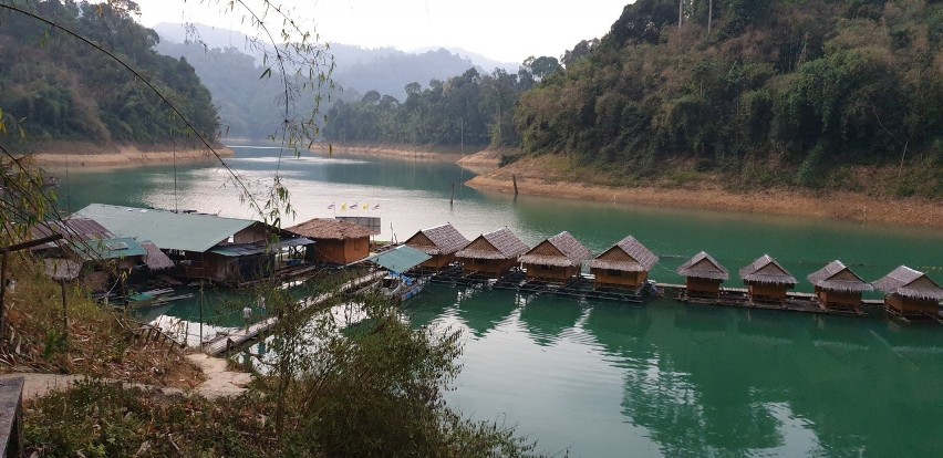 Domki na wodzie

W Khao Soak zachwycić może nie tylko...