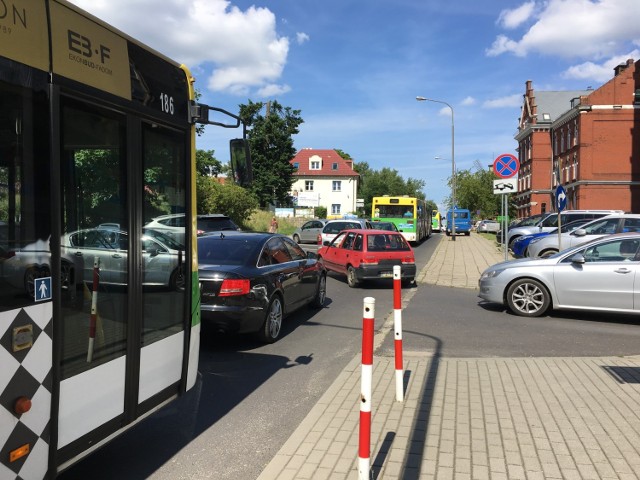 Gigantyczny korek na ul. Chopina w Zielonej Górze.

