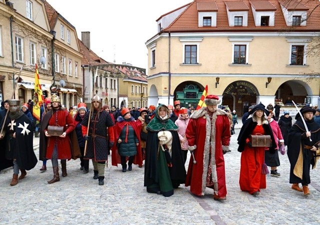 Orszaki docierają na Rynek w Sandomierzu. Zobaczcie więcej zdjęć z trasy.