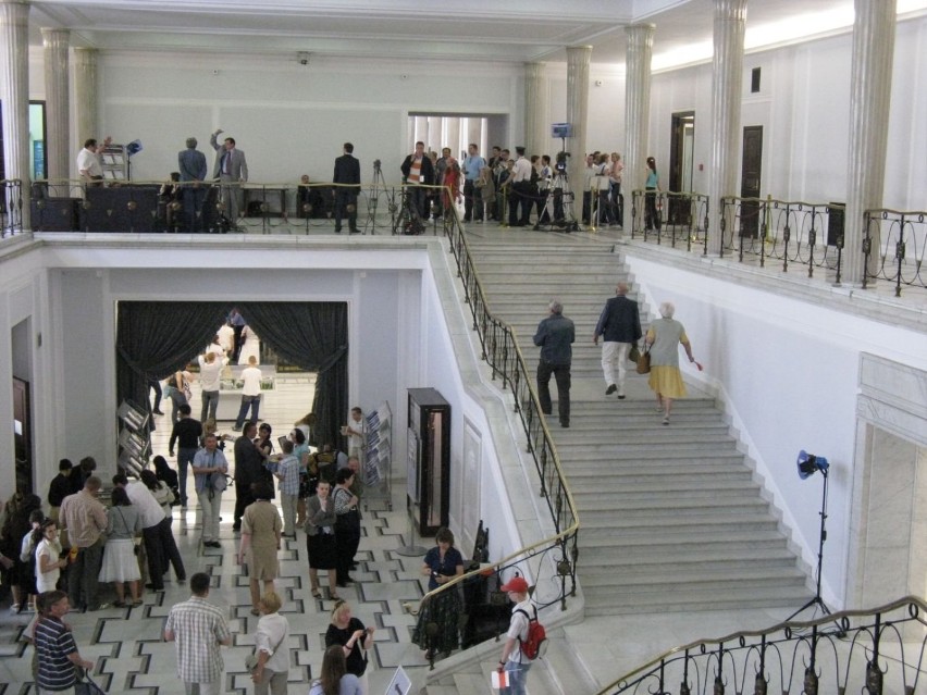 Na początek hall główny w Sejmie. fot. Lucyna Rozlatowska