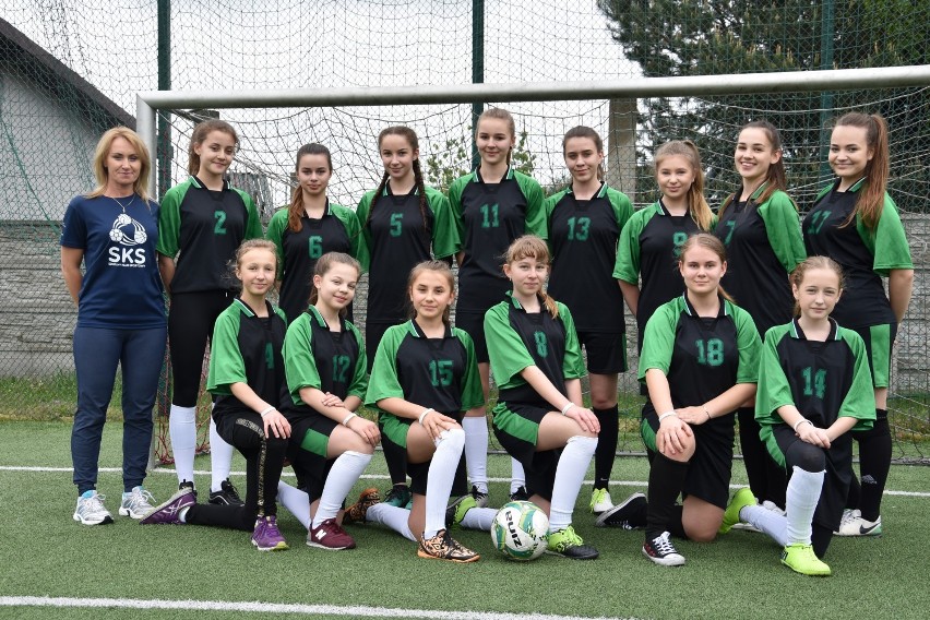 Dziewczyny trenują piłkę nożną. W Miedźnie to już tradycja! ZDJĘCIA |  Kłobuck Nasze Miasto