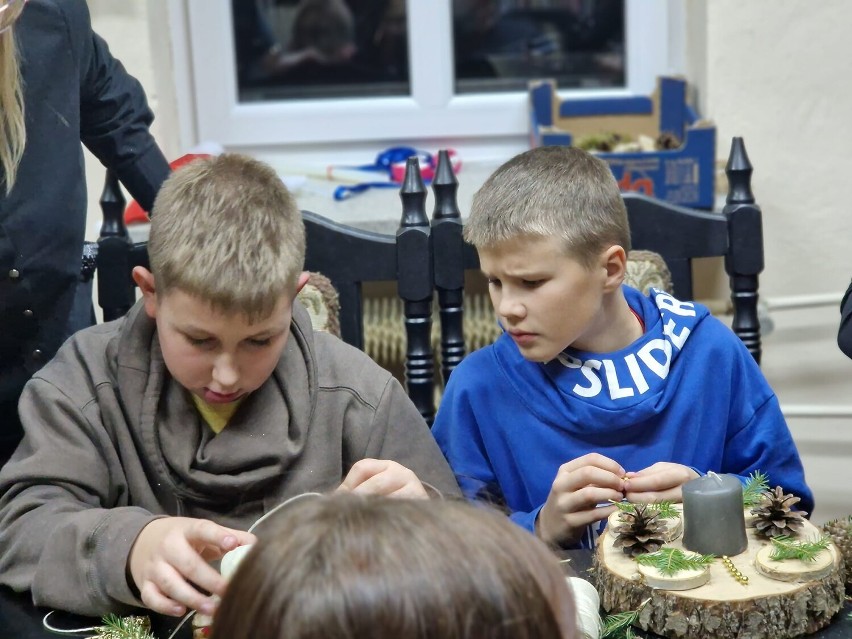 W Mikołajki odbyły się warsztaty świąteczne dla dzieci w...