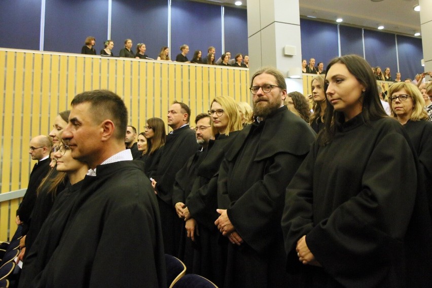 Lublin. UMCS docenił trud nauczania. Lubelska uczelnia wręczyła promocje doktorów i doktorów habilitowanych. Fotorelacja